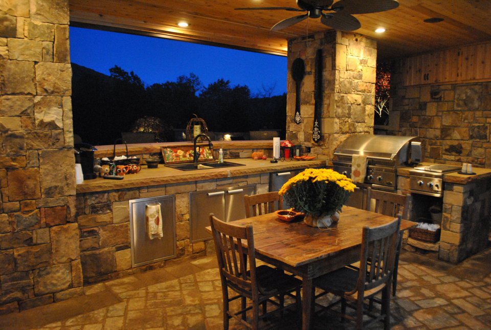 Pool and Patio Outdoor Kitchen Ideas